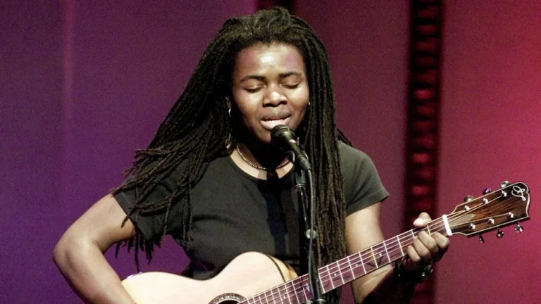 Tracy Chapman’s ‘Fast Car’ Wins Song of the Year at CMAs, 35 Years After Debut