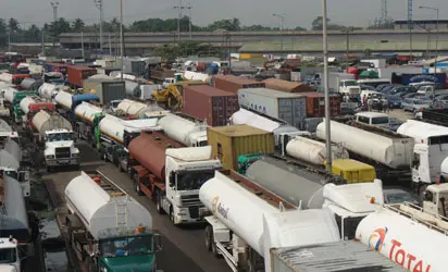 Apapa Gridlock Resurfaces as Trucks Defy Sanwo-Olu’s Directive
