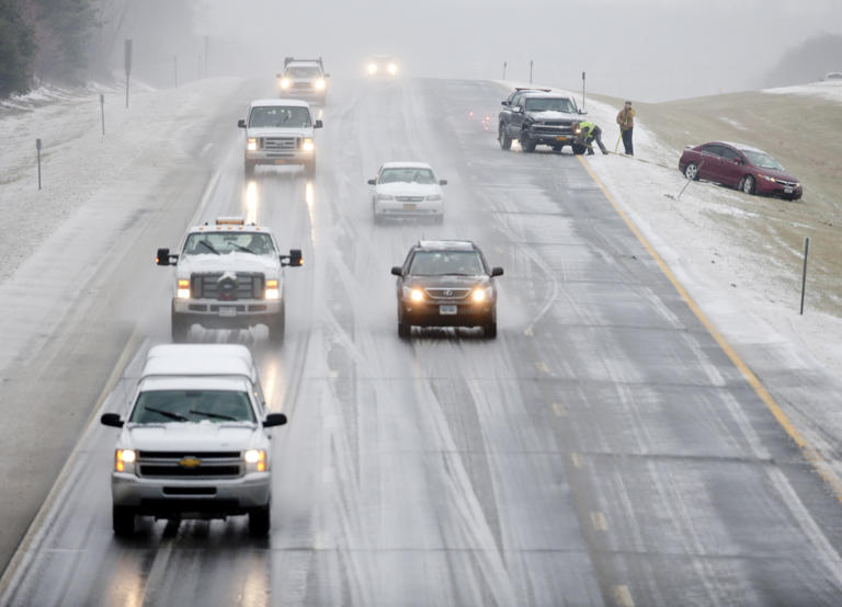 Thanksgiving Storm to Disrupt Travel Across 17 Eastern States, Forecast Warns