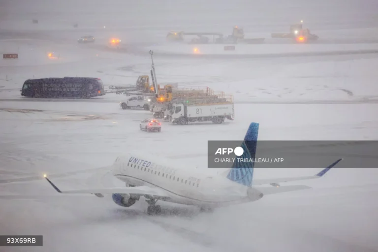 Deadly Arctic Storm Sweeps US, Leaves 30 Dead and Hundreds of Thousands Without Power
