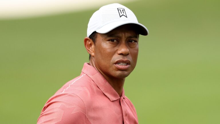 Golf Icon Woods Freed After DUI Arrest Linked to Florida Rollover Crash