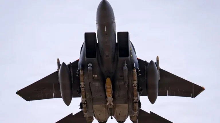Search Intensifies for Missing Crew After US Fighter Jet Downed in Iran
